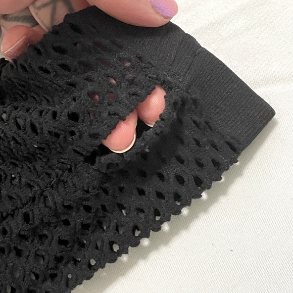 Carbon38 fitted fishnet mesh crop top - Picture 8 of 9